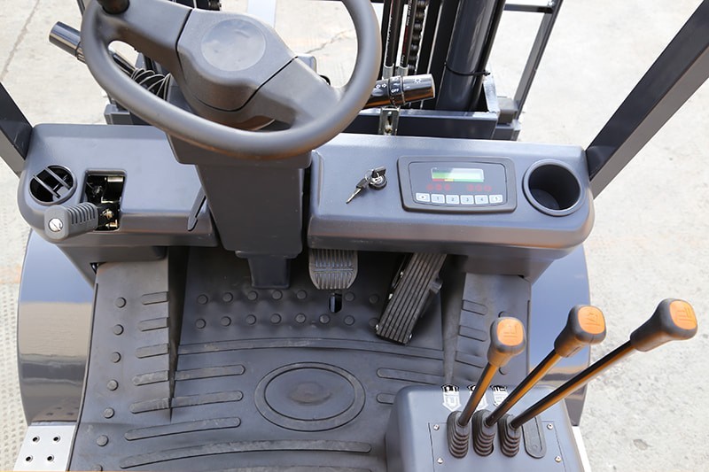 V Series 1.6T-2.0T 3-Wheel Electric Forklift